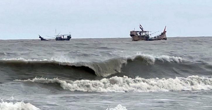 বঙ্গোপসাগরে লঘুচাপ, দেশজুড়ে ভারী বর্ষণের আভাস