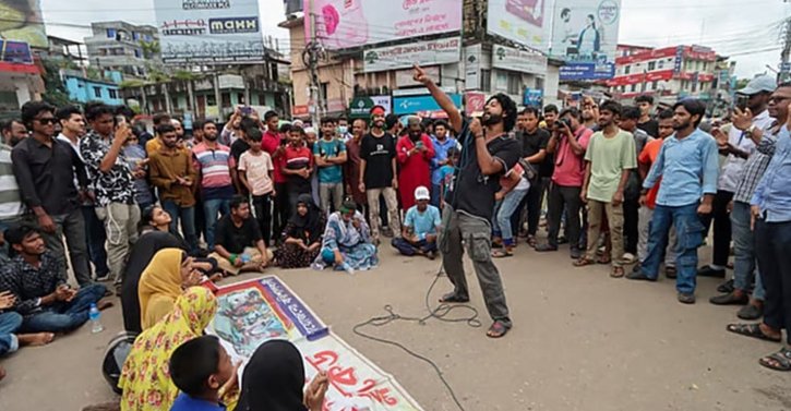 আন্দোলনে ঢাকাসহ ছয় জেলার সড়ক যোগাযোগ বন্ধ