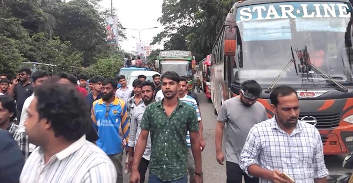 রাজনৈতিক কর্মসূচিতে ঢাকায় তীব্র যানজট