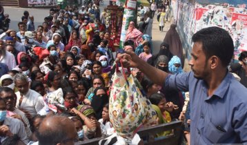 টিসিবির পণ্যে চা-সাবান যোগের দাবি দরিদ্র ক্রেতাদের