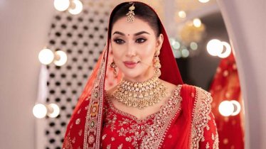 চরম অর্থকষ্টে সব গহনা বিক্রি করেছেন অপু বিশ্বাস!