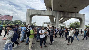 শেকৃবি শিক্ষার্থীদের তিন দফা দাবিতে ‘ব্লকেড’ কর্মসূচি 
