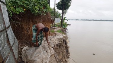 ‎কুড়িগ্রামে নদীভাঙনে দিশেহারা মানুষ, নদীগর্ভে শতাধিক ঘরবাড়ি ও আবাদি জমি 