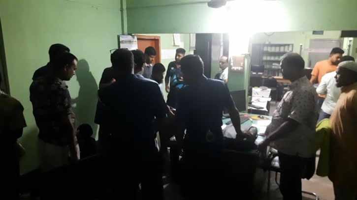 পঞ্চগড়ে ব্যাংকে ডাকাতির চেষ্টা, যুবক আটক পঞ্চগড়ে ব্যাংকে ডাকাতির চেষ্টা, যুবক আটক