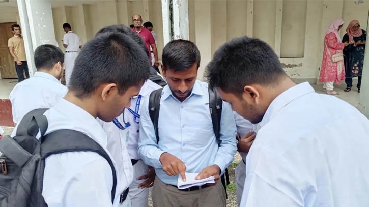 কলেজে ভর্তির আবেদন করেনি লাখের বেশি শিক্ষার্থী