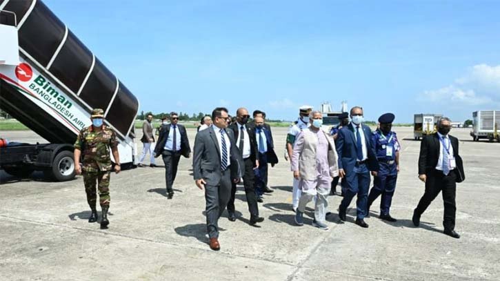 রোহিঙ্গা সংকট সম্মেলন: কক্সবাজারে পৌঁছেছেন প্রধান উপদেষ্টা