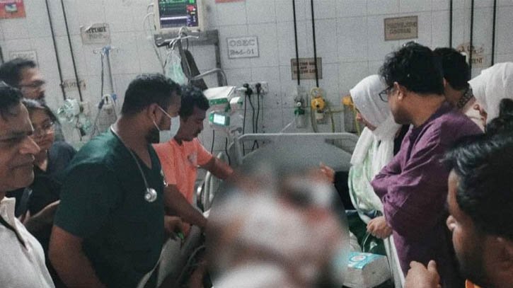 আহত ভিপি নুরকে দেখতে ঢামেকে গেলেন প্রেস সচিব