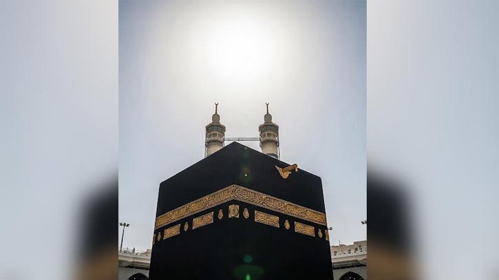 বিরল ঘটনা কাবার ওপর সোজাসুজি সূর্যের অবস্থান