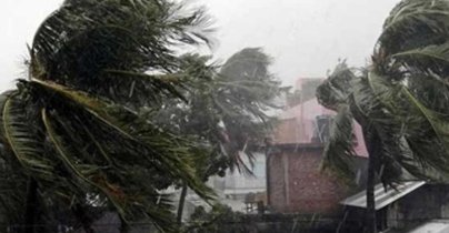 ১৫ জেলায় ঝড়ের আভাস, ভারি বর্ষণের বার্তা