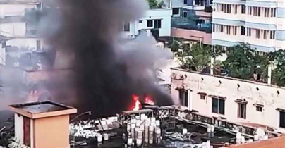 শেওড়াপাড়ায় আবাসিক ভবনের আগুন নিয়ন্ত্রণে