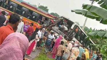দুই বাসের মুখোমুখি সংঘর্ষে নিহত ৩, আহত ১০