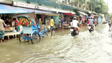 বরিশালে টানা বৃষ্টিতে হাঁটুপানি, নগরজুড়ে চরম দুর্ভোগ