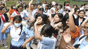 মেয়েদের ধারাবাহিক সফলতা, এবারও এসএসসিতে এগিয়ে