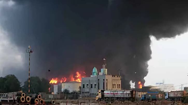 ইসরায়েলের হামলায় ইয়েমেনের ৩ বন্দর ও একটি বিদ্যুৎকেন্দ্র ধ্বংস