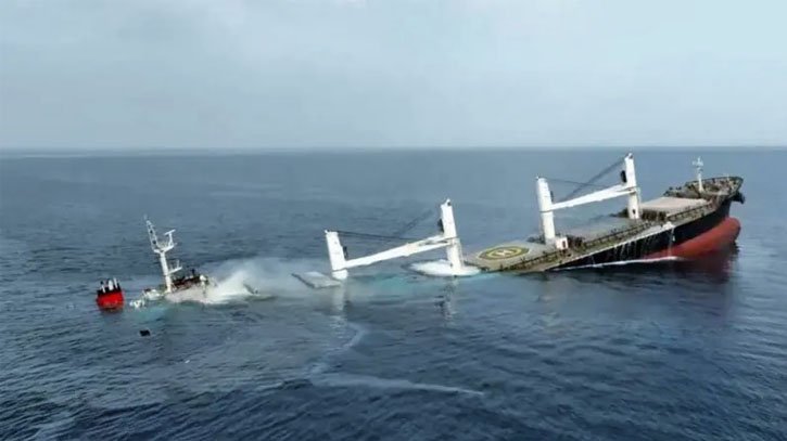 লোহিত সাগরে হুথি হামলায় জাহাজ ডুবে, নিহত ৩