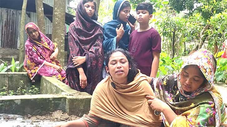 নিরাপত্তাহীনতায় যুবদল কর্মীর হামলায় নিহত লাল চাঁদের পরিবার