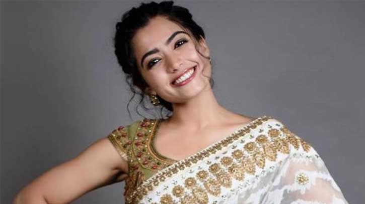 ‘অ্যানিমেল’-এর রণবীরের সঙ্গে টক্সিক ডেট করতে চান রাশমিকা! ‘অ্যানিমেল’-এর রণবীরের সঙ্গে টক্সিক ডেট করতে চান রাশমিকা!