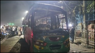 মধ্যরাতে যাত্রাবাড়ীতে রাইদা পরিবহনের বাসে অগ্নিকাণ্ড