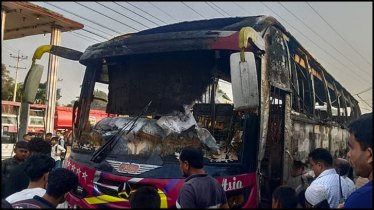 ময়মনসিংহে বাসে আগুন, চালকের মৃত্যু