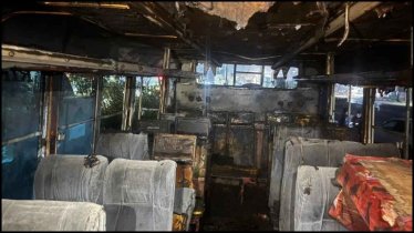 সাভারে বাসে আগুন, লাফিয়ে পড়ে প্রাণে বাঁচলেন ঘুমন্ত চালক সাভারে বাসে আগুন, লাফিয়ে পড়ে প্রাণে বাঁচলেন ঘুমন্ত চালক