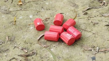 কারওয়ান বাজারে পরপর ২টি ককটেল বিস্ফোরণ কারওয়ান বাজারে পরপর ২টি ককটেল বিস্ফোরণ