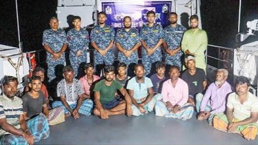 কুতুবদিয়ায় সাগরে ভাসতে থাকা ১৩ জেলেকে উদ্ধার করল নৌবাহিনী