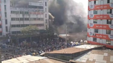 গাজীপুরের তুলার গোডাউনে অগ্নিকাণ্ড, পানি সংকটে দমকল