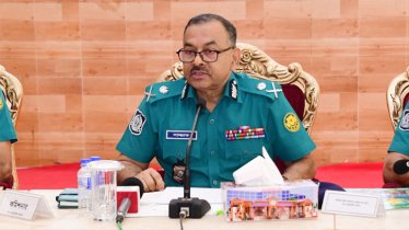 ঢাকায় ১১ দিনে ১৭ টি ককটেল বিস্ফোরণ ঘটিয়েছে কার্যক্রম নিষিদ্ধ একটি দল: ডিএমপি কমিশনার