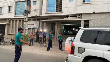 রাজশাহীতে বিচারকের বাসায় ঢুকে ছেলেকে কুপিয়ে হত্যা, স্ত্রী আহত