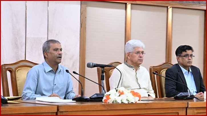 ফেব্রুয়ারিতে নির্বাচনের বিষয়ে সরকার দৃঢ় সংকল্পিত: আসিফ নজরুল