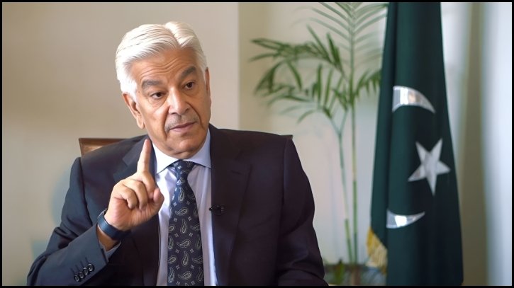 আফগানিস্তানে ফের হামলার ইঙ্গিত পাকিস্তানের প্রতিরক্ষামন্ত্রীর