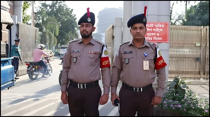 নতুন পোশাকে পুলিশ!