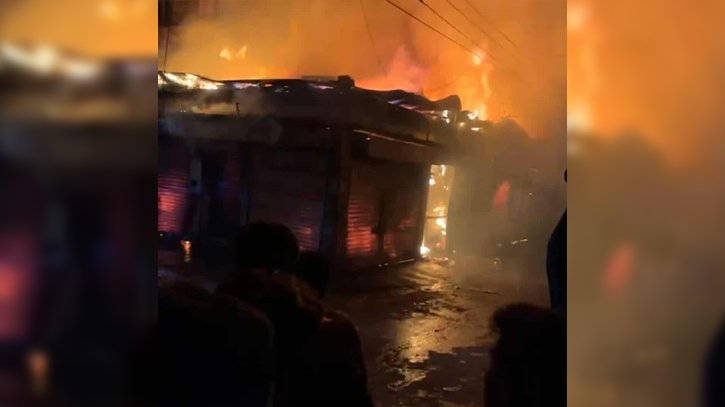 ব্রাহ্মণবাড়িয়ায় অগ্নিকান্ডে ১০ দোকান পুড়ে ছাই, কোটি টাকার ক্ষতি