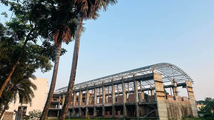 ৪ বছরেও শেষ হয়নি নজরুল বিশ্ববিদ্যালয়ের টিএসসি প্রকল্পের কাজ