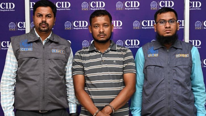 ওসি ও ডিআইজি সেজে ১৫ লাখ হাতিয়ে নেওয়া প্রতারক গ্রেফতার