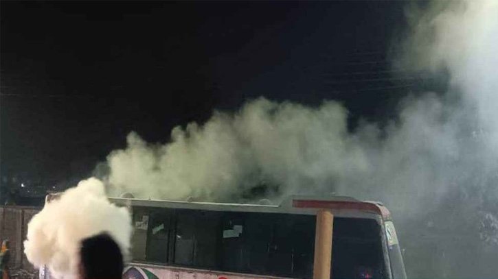 ঢাকায় আবারও বাসে আগুন