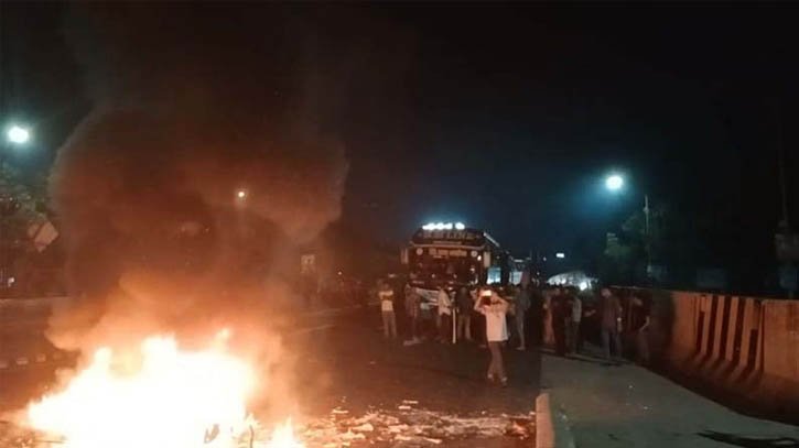 মাদারীপুরে বিএনপির মনোনয়ন বঞ্চিত প্রার্থীর সমর্থকদের সড়ক অবরোধ, যানবাহন ভাঙচুর ও অগ্নিসংযোগ