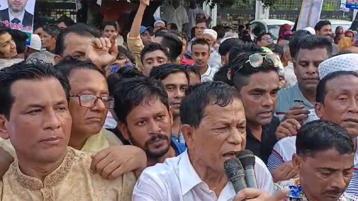 মাদারীপুরে বিএনপি থেকে জাহান্দার আলী জাহানকে মনোনয়ন দেওয়ার দাবিতে সমর্থকদের মিছিল