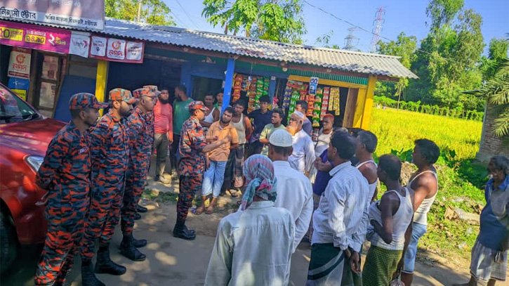 অগ্নিকাণ্ড প্রতিরোধে মিরসরাইয়ে ফায়ার সার্ভিসের সচেতনতামূলক গণসংযোগ