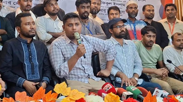 চুপ্পুর নিকট থেকে জুলাই সনদের সার্টিফিকেট না নিয়ে পানিতে ডুবে মরা ভালো: হাসনাত আব্দুল্লাহ