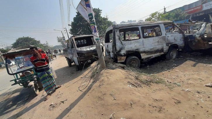মোহাম্মদপুরে ওয়ার্কশপে অগ্নিকাণ্ড, মোটরসাইকেলে এসে আগুন দেয় ২ জন