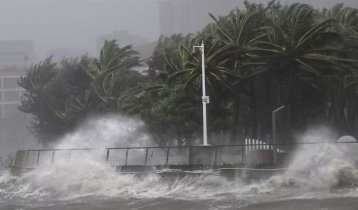 চীনে আঘাত হানলো টাইফুন ‘মাতমো’