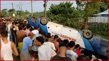 টাঙ্গুয়ার হাওরে যাওয়ার পথে খাদে বাস, মা-মেয়ের মৃত্যু