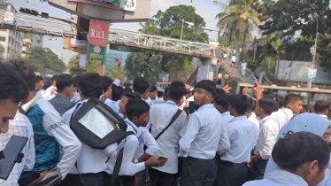 অধ্যক্ষের অনুরোধে সায়েন্সল্যাব থেকে সরে গেলেন শিক্ষার্থীরা