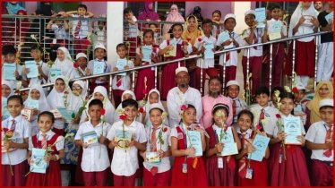রূপগঞ্জে মেধাবী শিক্ষার্থীদের মাঝে পুরস্কার বিতরণ