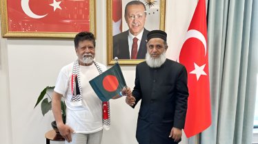 ইস্তাম্বুল পৌঁছেছেন আলোকচিত্রী শহিদুল আলম