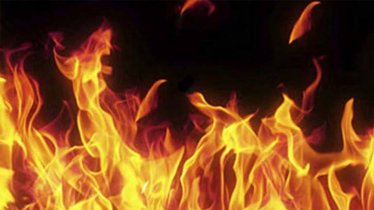 ঘুমন্ত স্ত্রী-সন্তানসহ ৬ জনের শরীরে পেট্রল ঢেলে আগুন, দগ্ধ স্ত্রী–ছেলের মৃত্যু