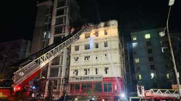 রাজধানীর কালশী রোডে পোশাক কারখানায় আগুন  রাজধানীর কালশী রোডে পোশাক কারখানায় আগুন