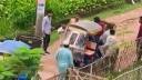 রিকশা থামিয়ে কিশোর গ্যাংয়ের হামলা, ভিডিও ভাইরাল