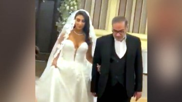 ‘সাধারণ নাগরিকদের জন্য হিজাব আইন, খামেনির উপদেষ্টার মেয়ের জন্য খোলামেলা পোশাক’